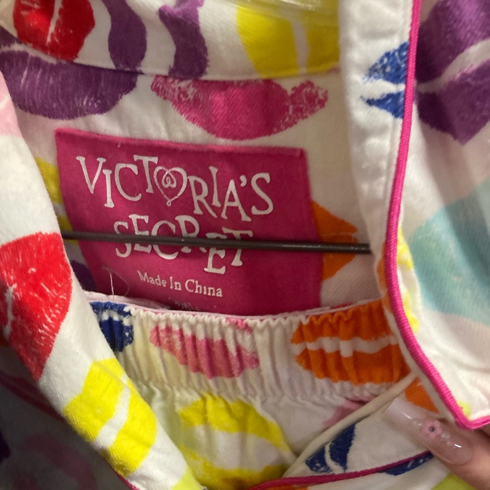 VINTAGE neon lip kiss print Victorias Secret full length pj set💌⭐️⭐️ sm/med